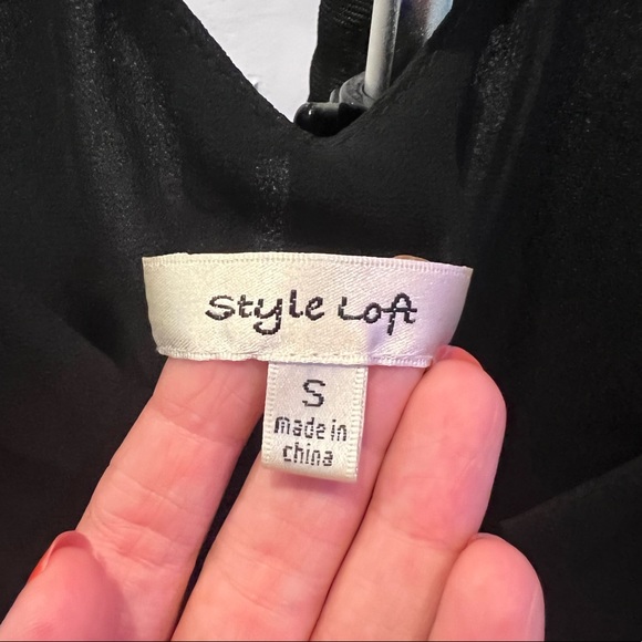 Style Loft Adjustable Tank Top - Picture 5 of 6